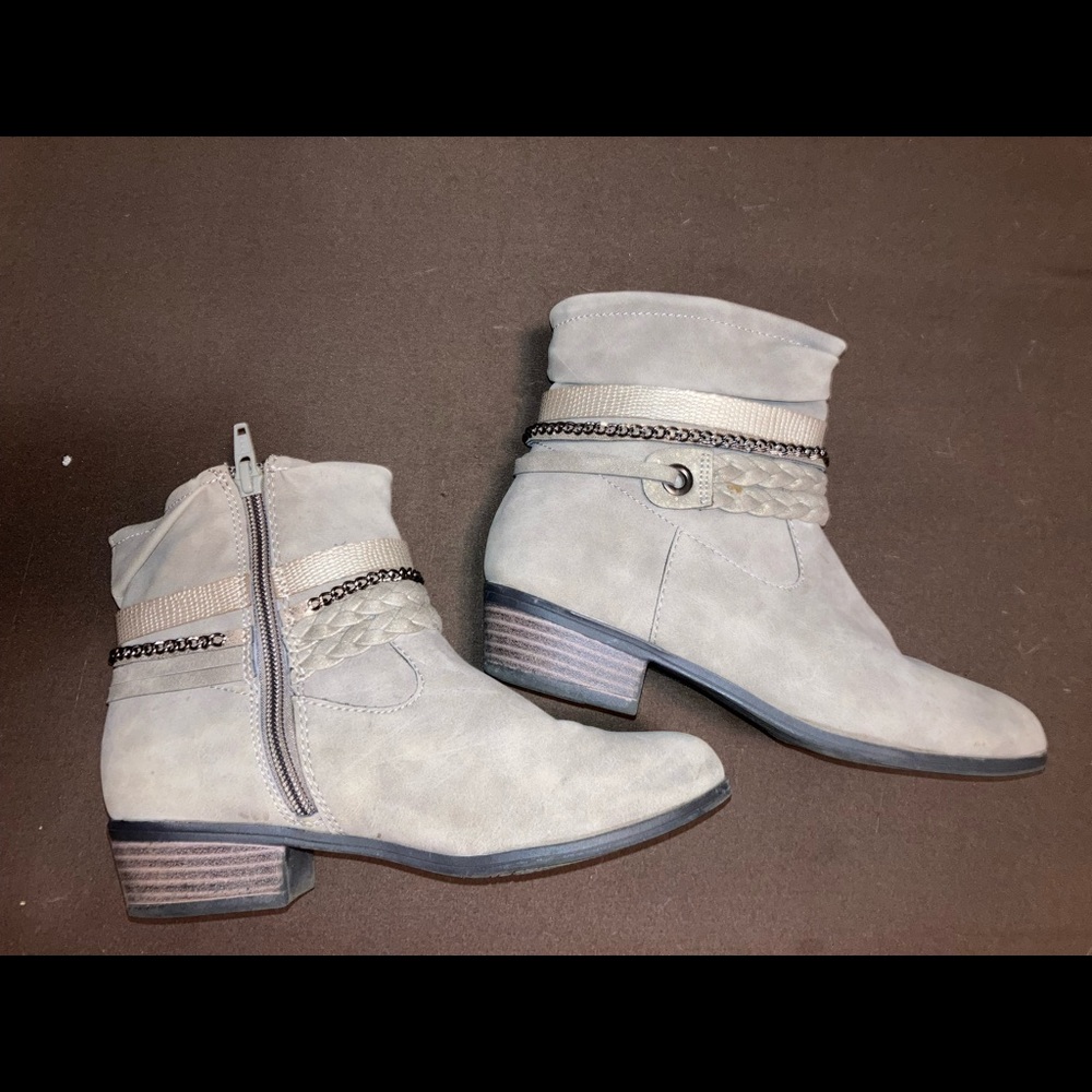 Practically new Gray girls size 2 dress boots